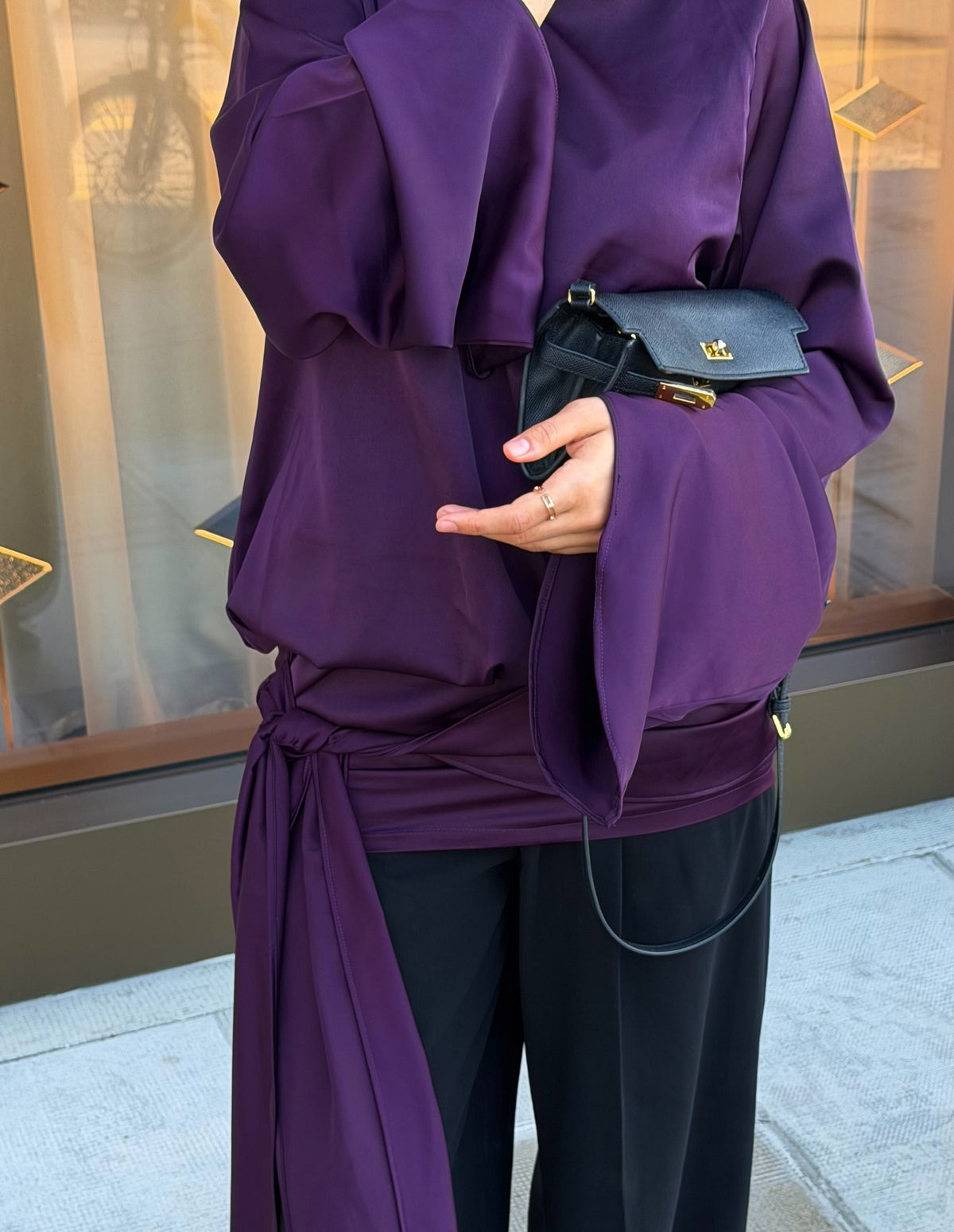 Haut à nouer violet avec manches évasées